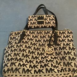 Authentic Michael Kors Purse And Wallet Excellent Condition 