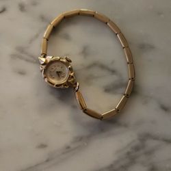 

Authentic gruen 10k r.g.p bezel gold filled band watch swiss made Needs new battery
