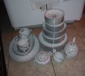 Harmony house fine China set 56 pieces