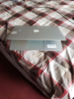 USED MACBOOK AIR 13 INCHES (2011)