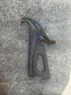 70-72 Monte Carlo Chevelle latch support