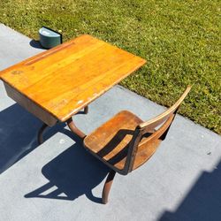 ANTIQUE CHILDS SCHOOL DESK..