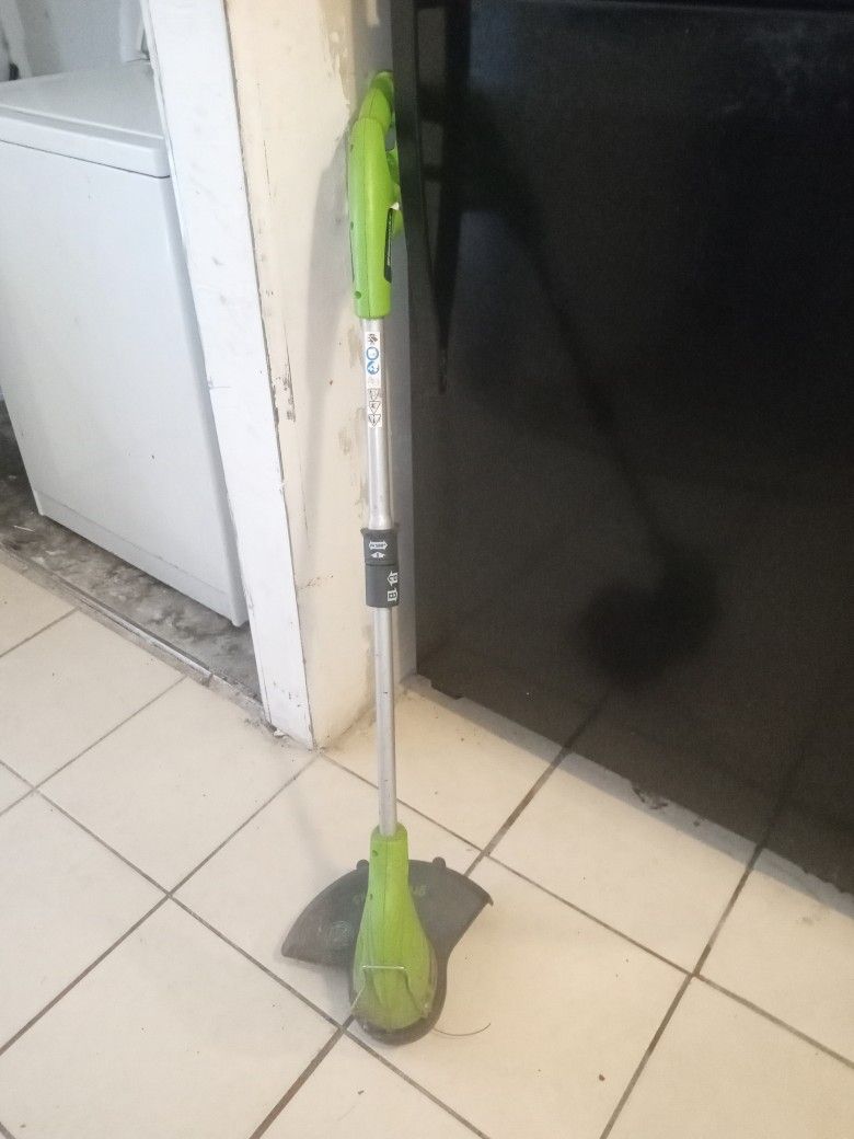Very Nice Works Excellent Greenworks Electric Weed Wacker For Sale In Pine Hills