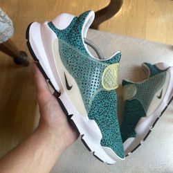 Nike Sock Dart Safari Green