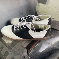 Woman’s Saddle Shoes Size 6
