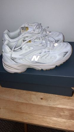 New Balance 725 V1 Womens Size 9 or mens size 7.5