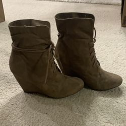 Nine West Georgianal Wedge Lace Up bootie Tan Size 6.5