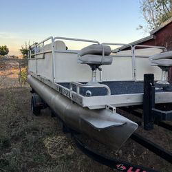 1984 Leisure Pontoon 