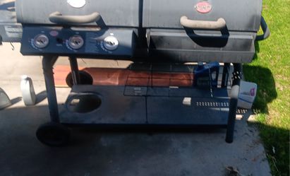 Double Barrel Propane BBQ & Smoker