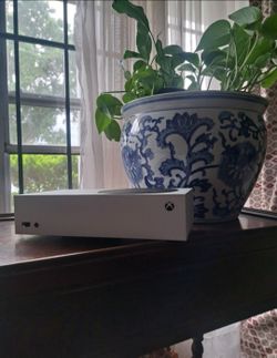 Xbox Series S (Firm On Price)