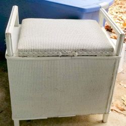 Cute White Vintage  Shabby Chic Bench With Storage 