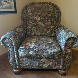 Flexsteel Chair with 4 Matching Pillows 