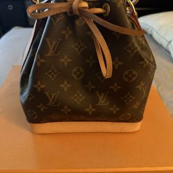 Louis Vuitton Shopping Bag and Louis Vuitton Box for Sale in Las Vegas, NV  - OfferUp