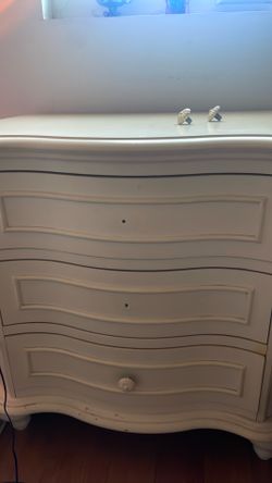 Small vintage dresser
