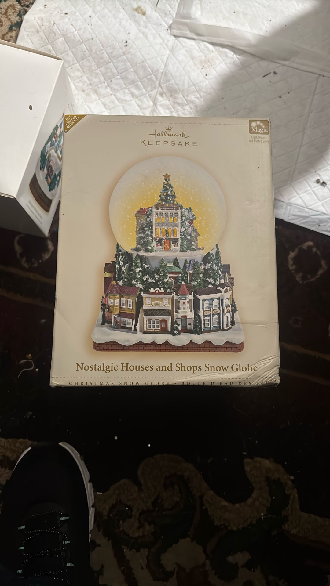 2006 Hallmark Rare Nostalgic Shops Snow Globe