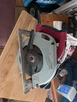 Milwaukee Tilt-Lok 7-1/4" corded circular saw