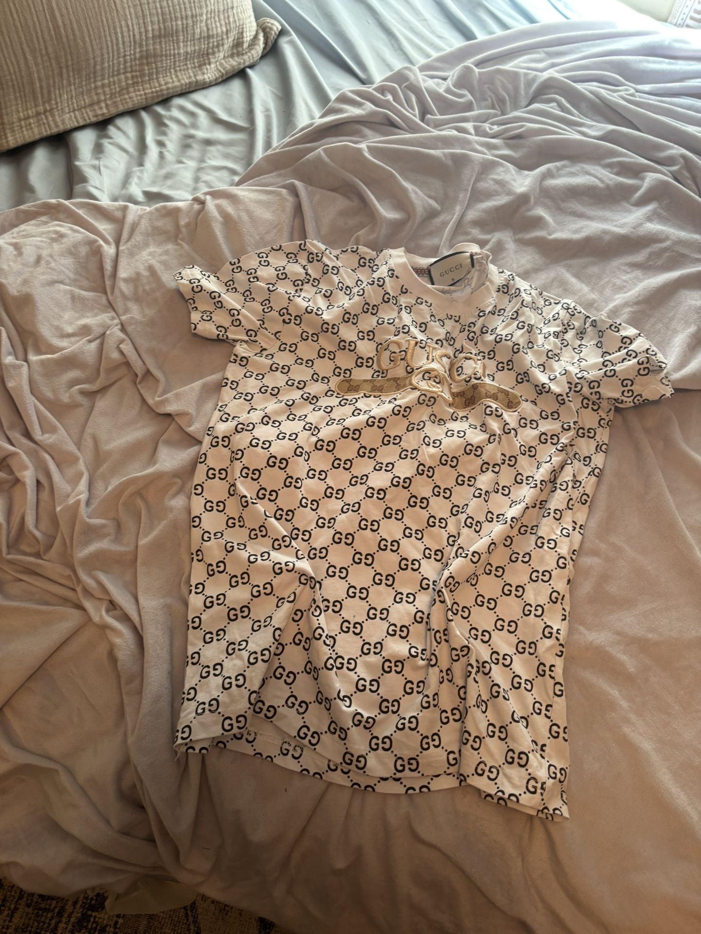 LOW PRICE MOVING- GU CCI SHIRT MENS NEVER WORN