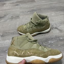 Jordan 11 Retro - Olive Lux