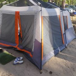 Great tent 
Used for a couple years .
Paid over $300
Has one section damaged as seen in pictures.
You can tie a zip tie to it,an easy fix.
Asking $70