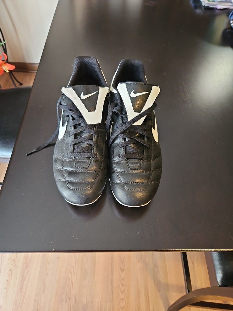 Men's Nike Tiempo Versatrack Soccer Cleats Sz 12
