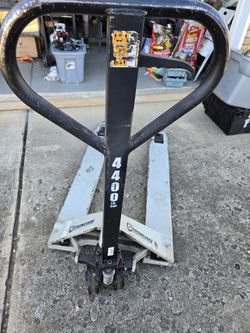 Strongway 4400 lb Pallet Jack