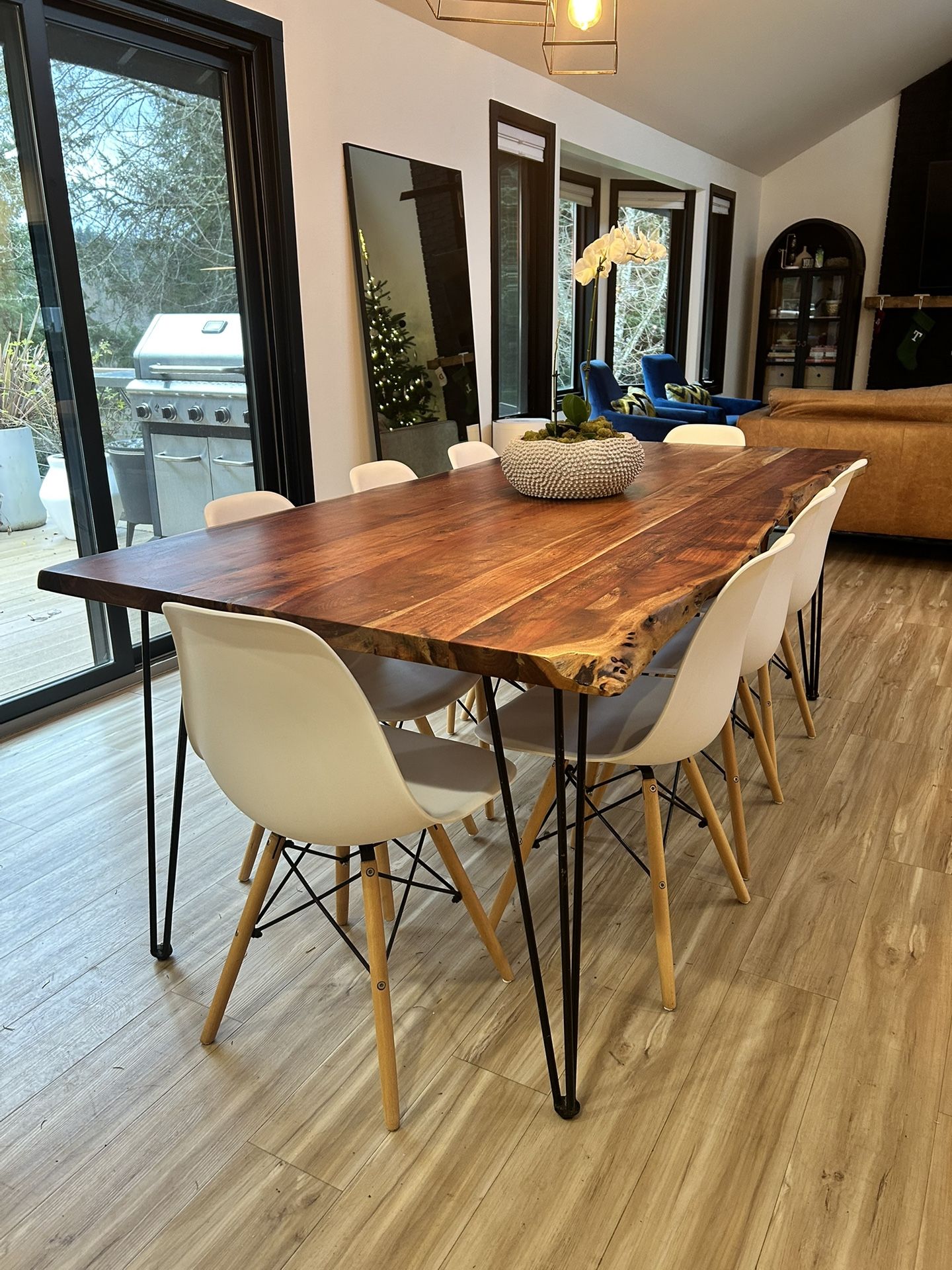 Beautiful Solid Acacia Wood Table and Dining Chairs 