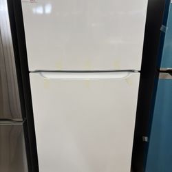 New Frigidaire 30” 20 Cu Ft Top Freezer Bottom Refrigerator 