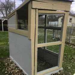 Handcrafted Chicken Coop.   Del Valle.    $145 Cash.    Near Elroy.   