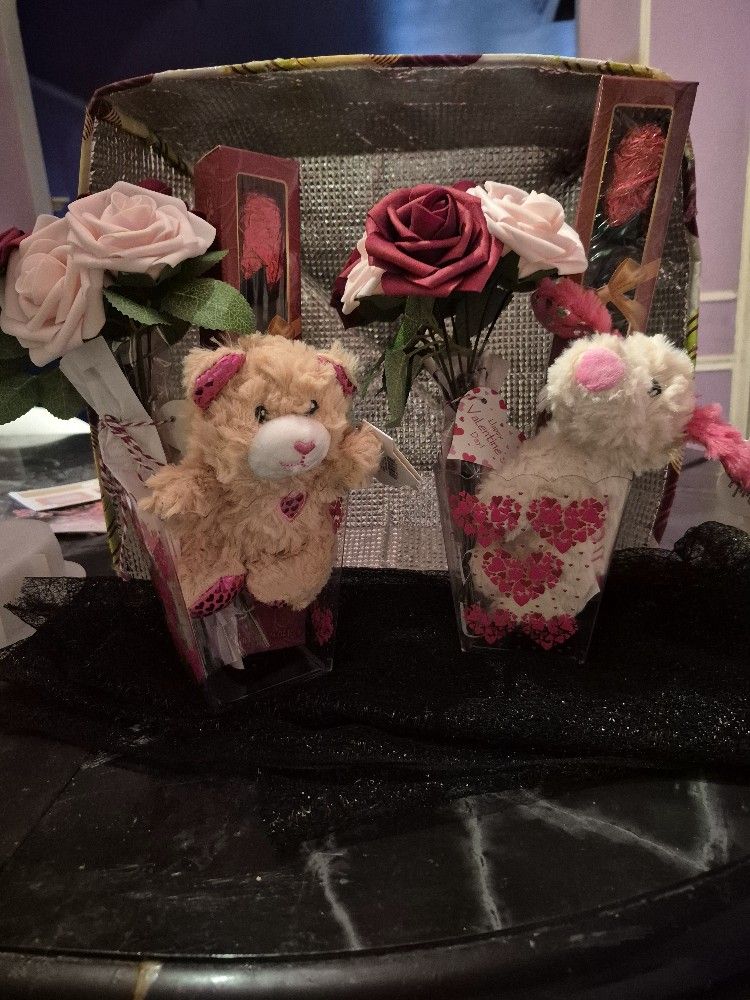 Hugs And Roses Valentines