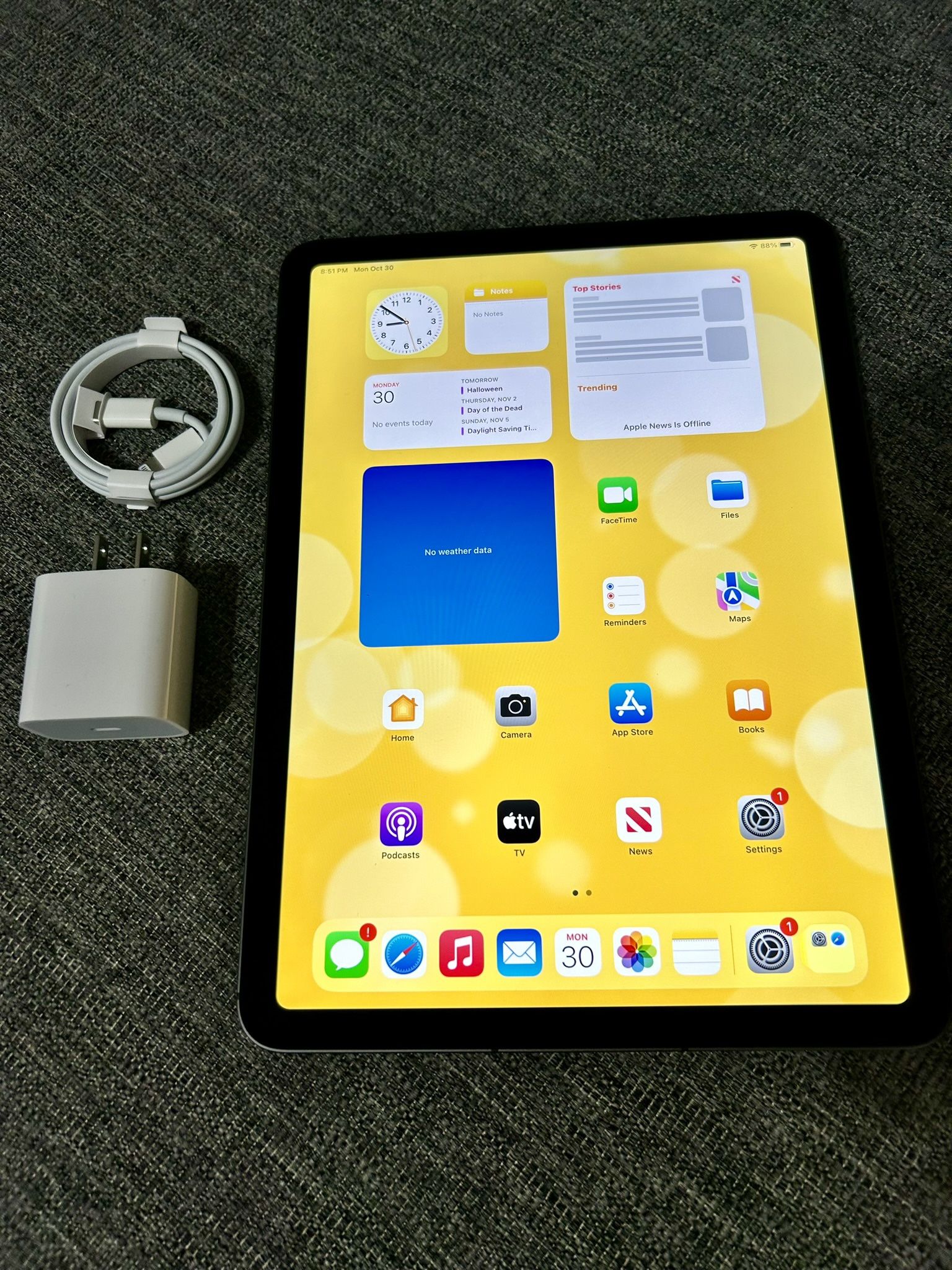 Apple iPad Pro 12.9-inch 128GB, WiFi 5th gen! Like New Come With 2 Case ! $820