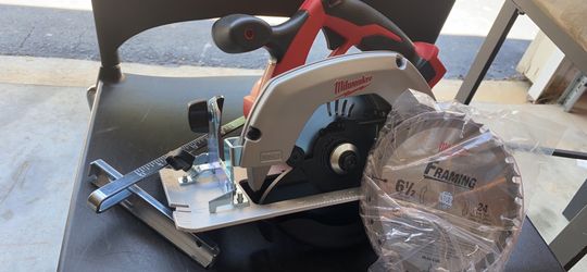 Milwaukee M18 18-Volt Lithium-Ion Cordless 6-1/2 in. Circular Saw (Tool-Only)