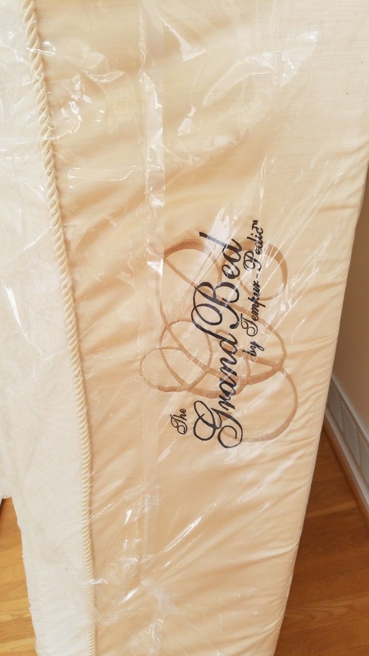 TEMPUR-PEDIC KING GRANDBED MATTRESS