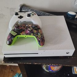 Xbox One With Extra Controller And Three Call Of Duty Games And Comes With Large HDMI Cord