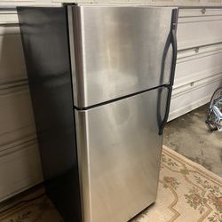 Kenmore Refrigerator Freezer - Outstanding Condition