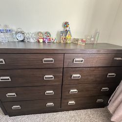 Eight-drawer Chest