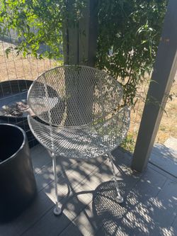 Clam shell chair