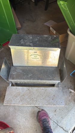 Grandpa’s Feeder Chicken Feeder