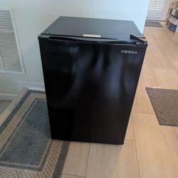 2.6 Cu Ft Compact Refrigerator 