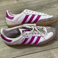 Adidas Samba‘s pink