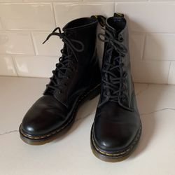 Dr. Martens Unisex Boots 1460