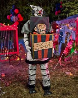 Lot of Halloween Animatronics, Clowns, Circus theme