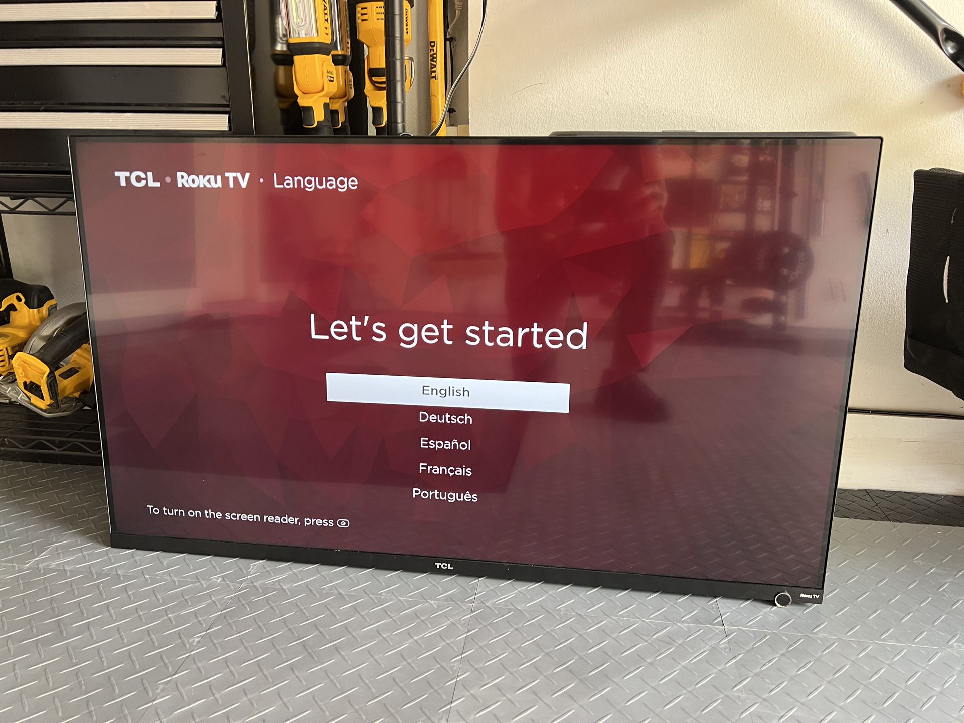 43” TCL TV LED with Remote ROKU TV