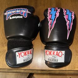 Muay thai gloves brand new 10oz