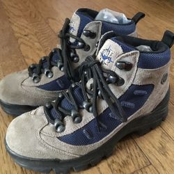 WOMENS HIKING BOOTS 