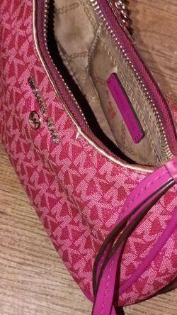 MICHAEL KORS JET SET CHARM SMALL SIGNATURE LOGO POCHETTE. PRE OWNED