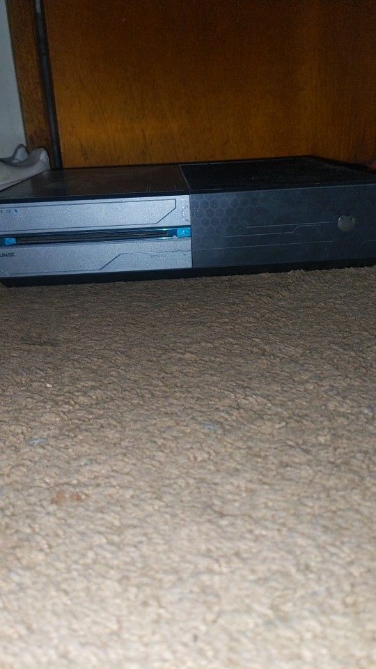 Xbox One 1TB Limited Edition Halo 5: Guardians Bundle