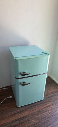 Insignia mini retro fridge