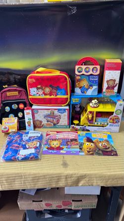 Daniel Tiger & Donkey Hodie Gift Box 11 items