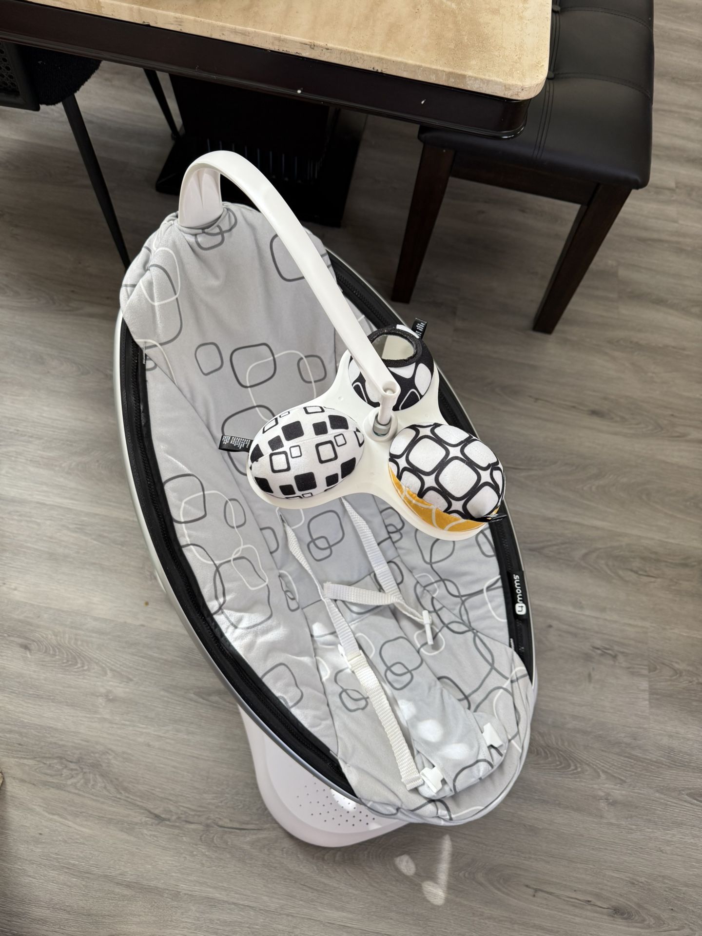 4moms Mamaroo Baby Swing or rocker