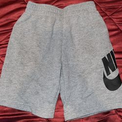 Nike shorts 6-7